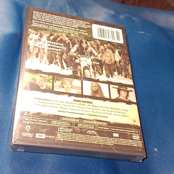 The walking dead the complete sixth season DVD bonus features - Picture 2 of 6